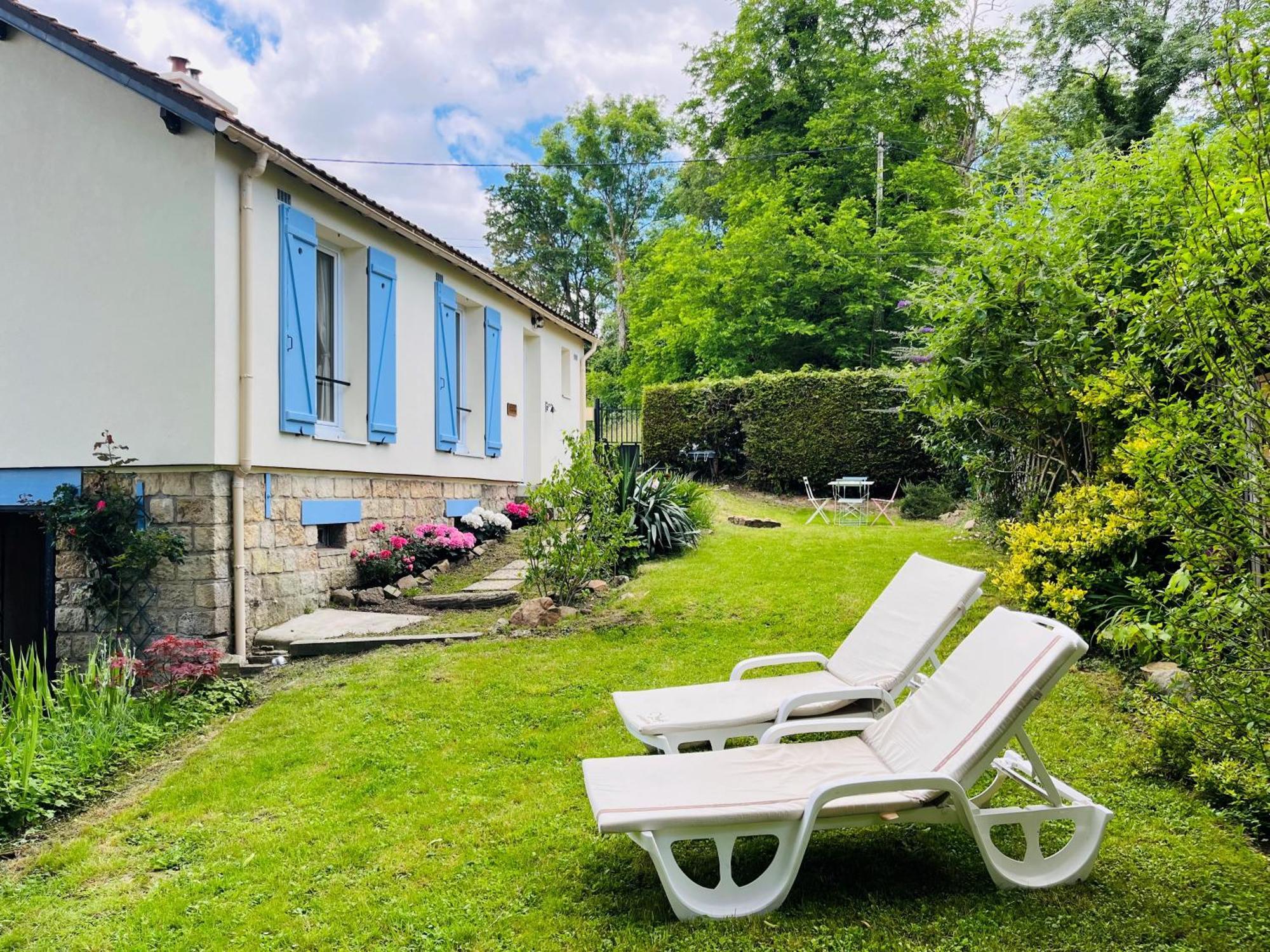 Les Volets Bleus Villa Parmain Buitenkant foto