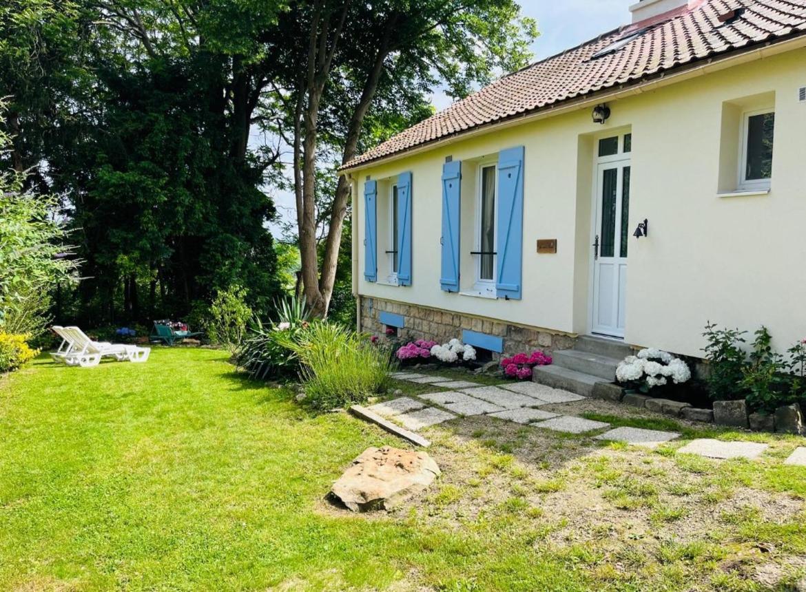 Les Volets Bleus Villa Parmain Buitenkant foto